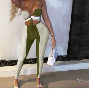 Sleeveless and backless jumpsuit.